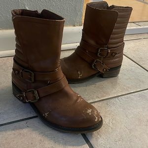 Women’s size 7.5 boots- very comfortable